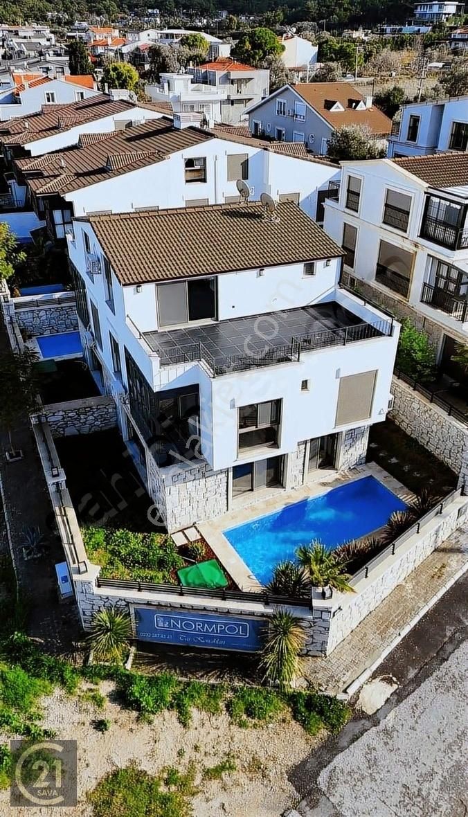 Urla Kalabak Satılık Villa Urla Kalabak'ta Satılık Deniz Manzaralı Mıhteşem Villa