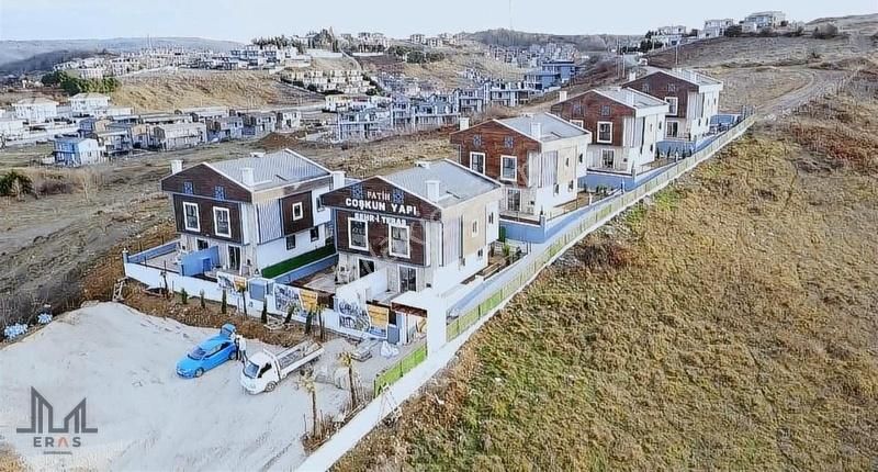 Şile Ahmetli Satılık Villa Eras Gym'den Deniz Manzaralı,havuzlu, Site İçinde Villa