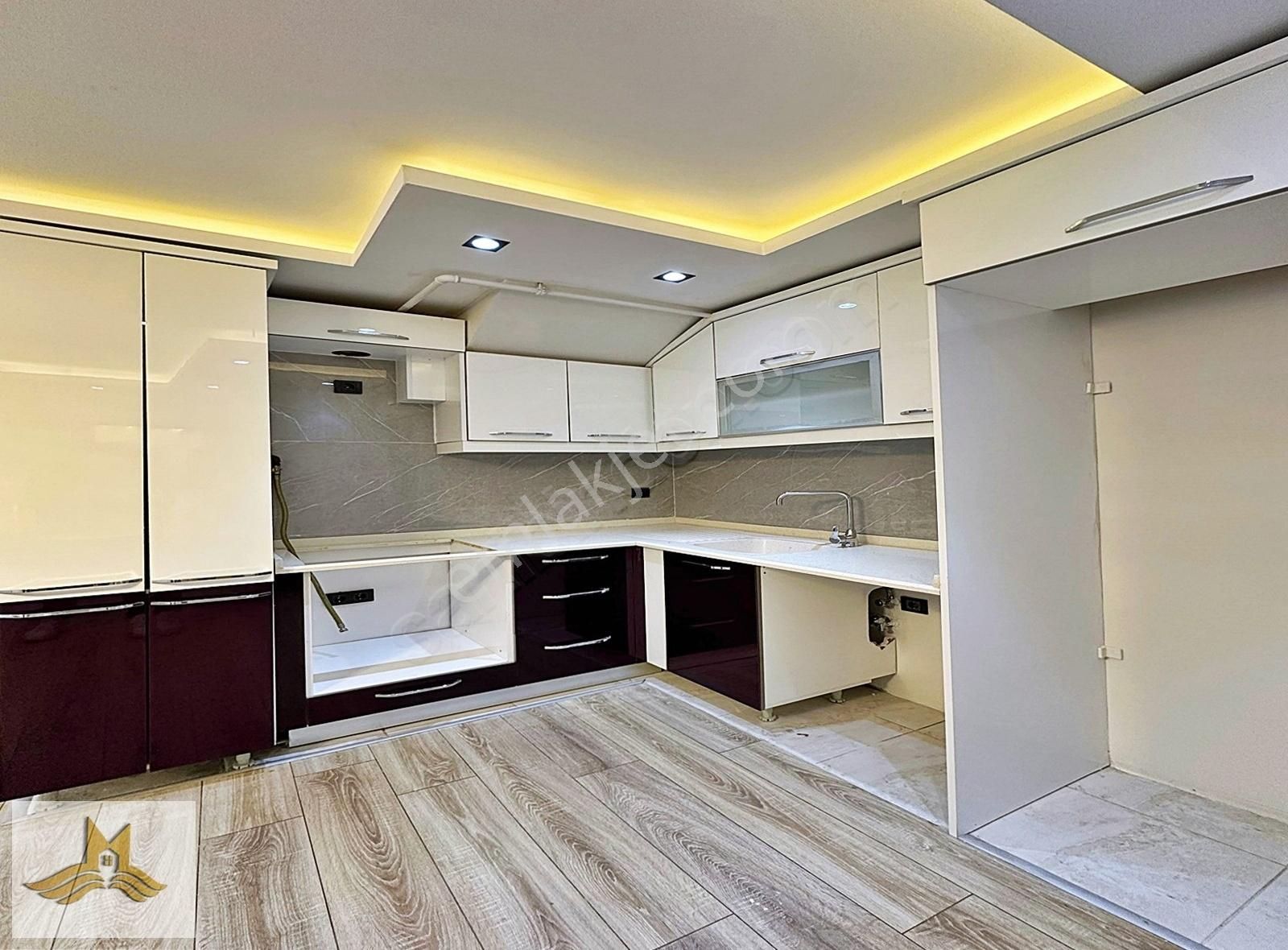 Beylikdüzünde Emsallerinin Altında 2+1 Full Dekorlu Bahçekatı - Görsel 13