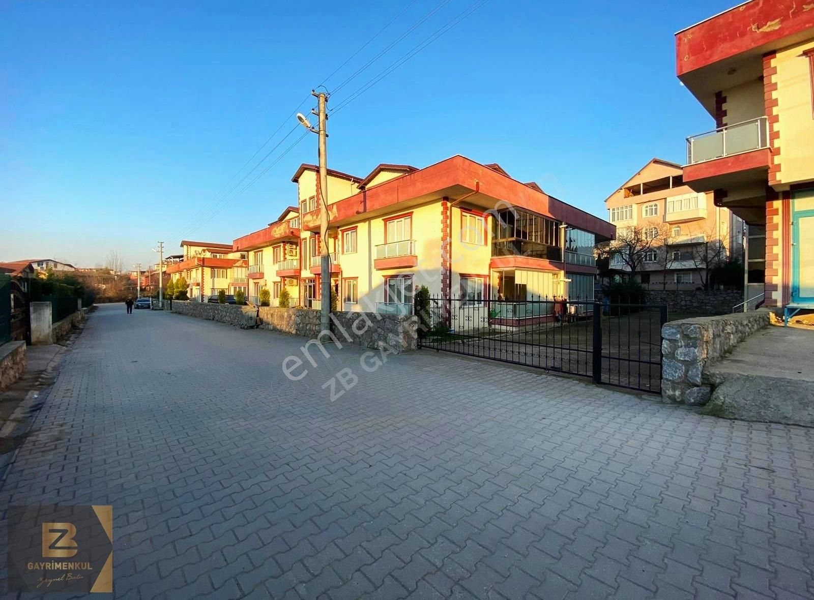 Sapanca Göl Satılık Daire Site İçerisinde Geniş Teraslı 220m2 5+1 Dubleks Daire