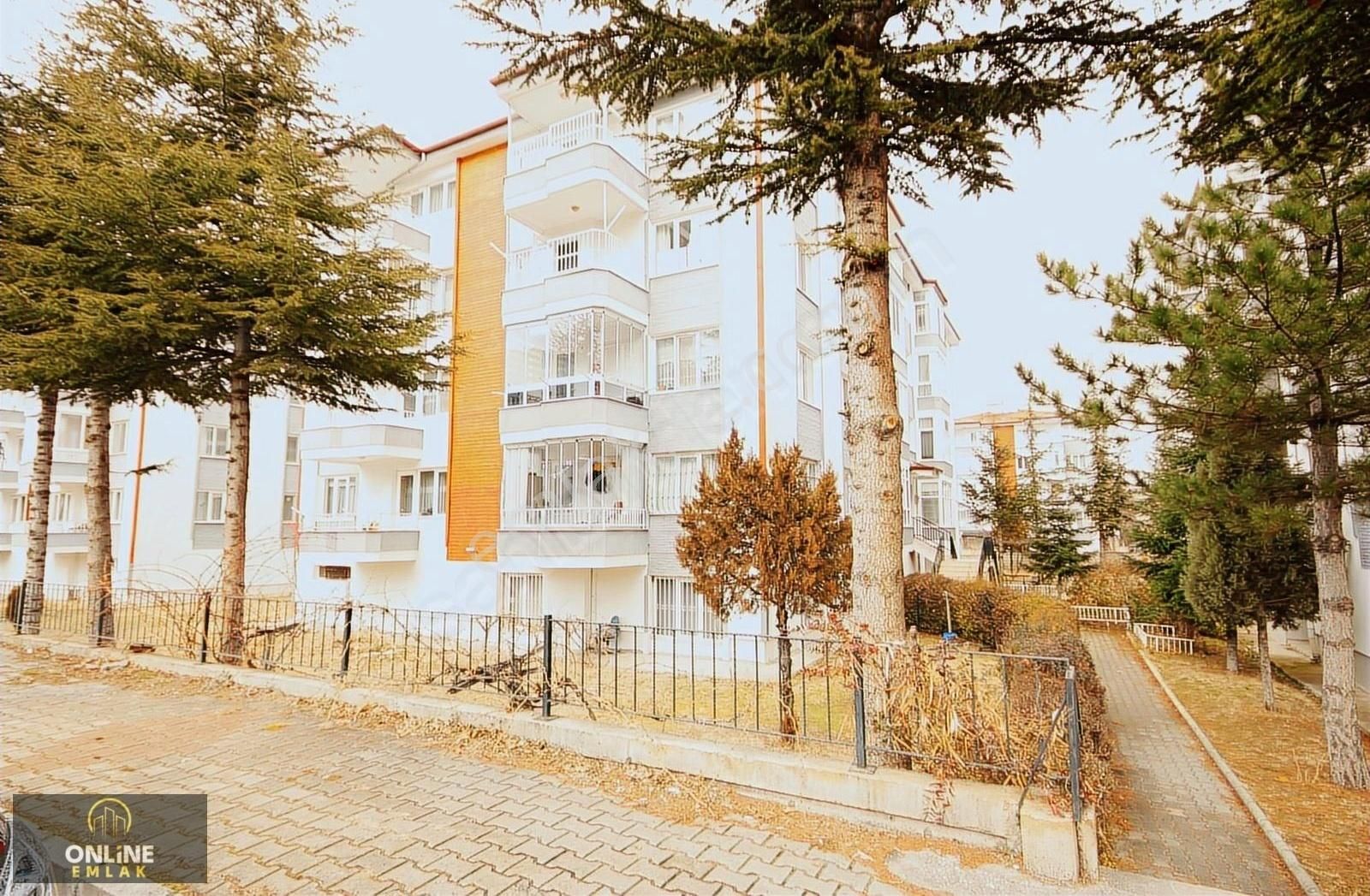 Afyonkarahisar Merkez Selçuklu Satılık Daire Selçuklu Mah. Öykü Sitesi Ara Kat Afjetli 3+1 Bakımlı Daire