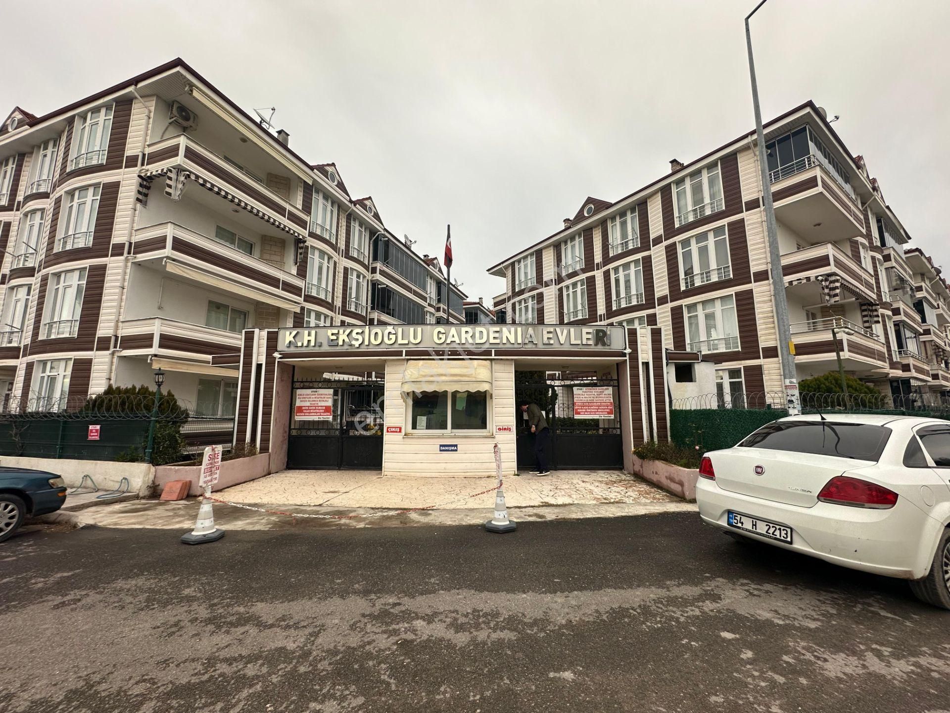 Karasu Yalı Satılık Daire Karasu'da Otel Konforunda 2+1 Havuzlu Güvenlikli Fırsat Daire !!!