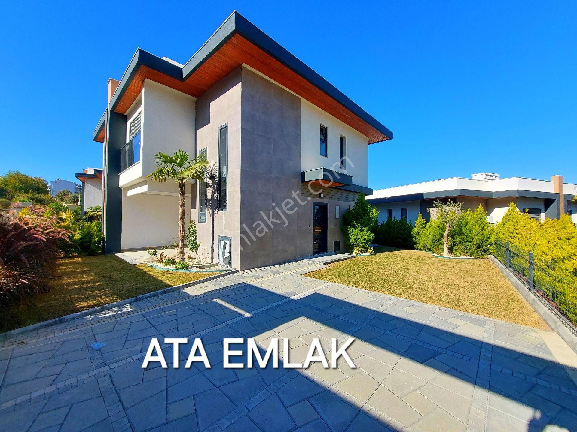 Kuşadası Karaova Satılık Villa Kuşadasında Havuzlu Sitede Özel Otoparklı Akıllı Ev Sistemli Köşe Konumlu Bahçeli Sıfır Villa