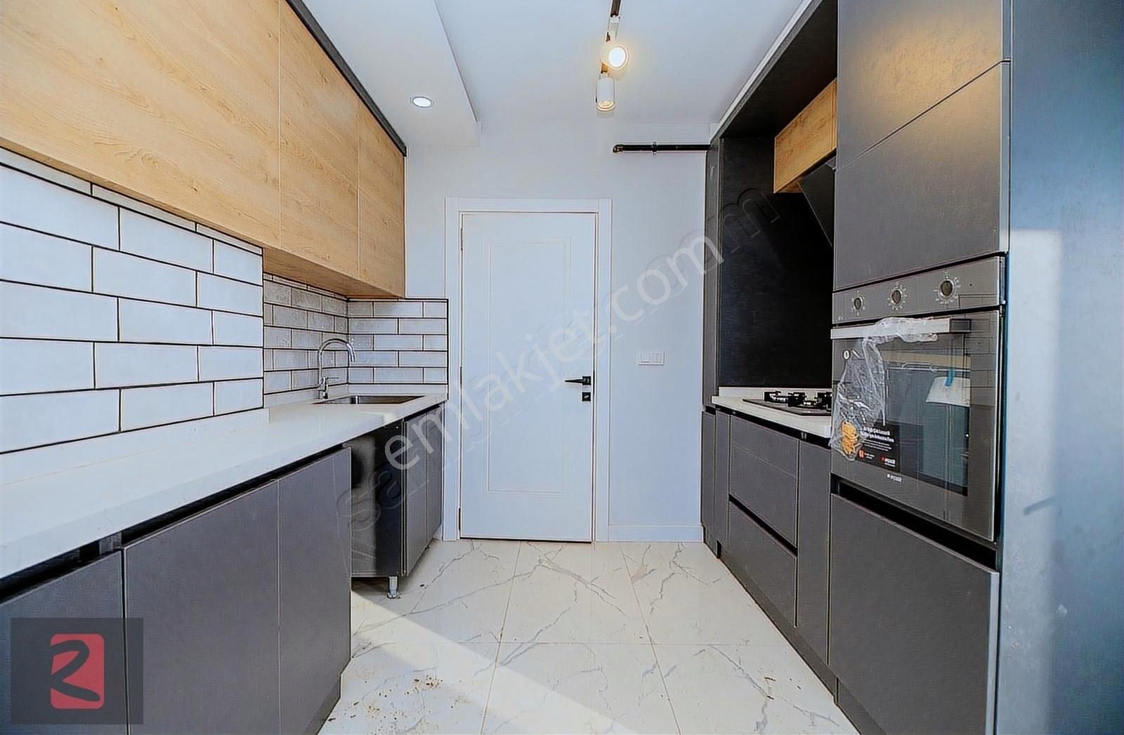 Aksu Altıntaş Kiralık Daire Kapalı Otoparklı Sitede Oturuma Hazır Ayrı Mutfaklı 2+1 Daire