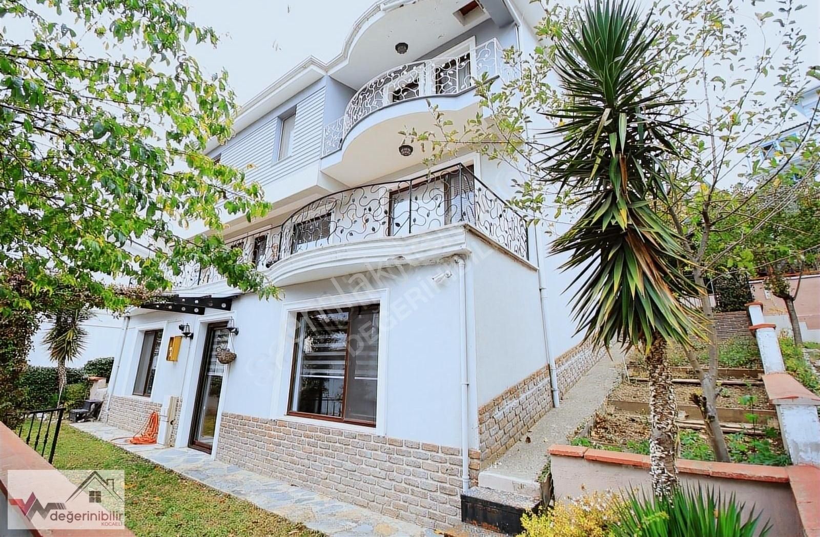 İzmit Serdar Satılık Villa İzmit Serdar 5+2 Tripleks Satılık Villa