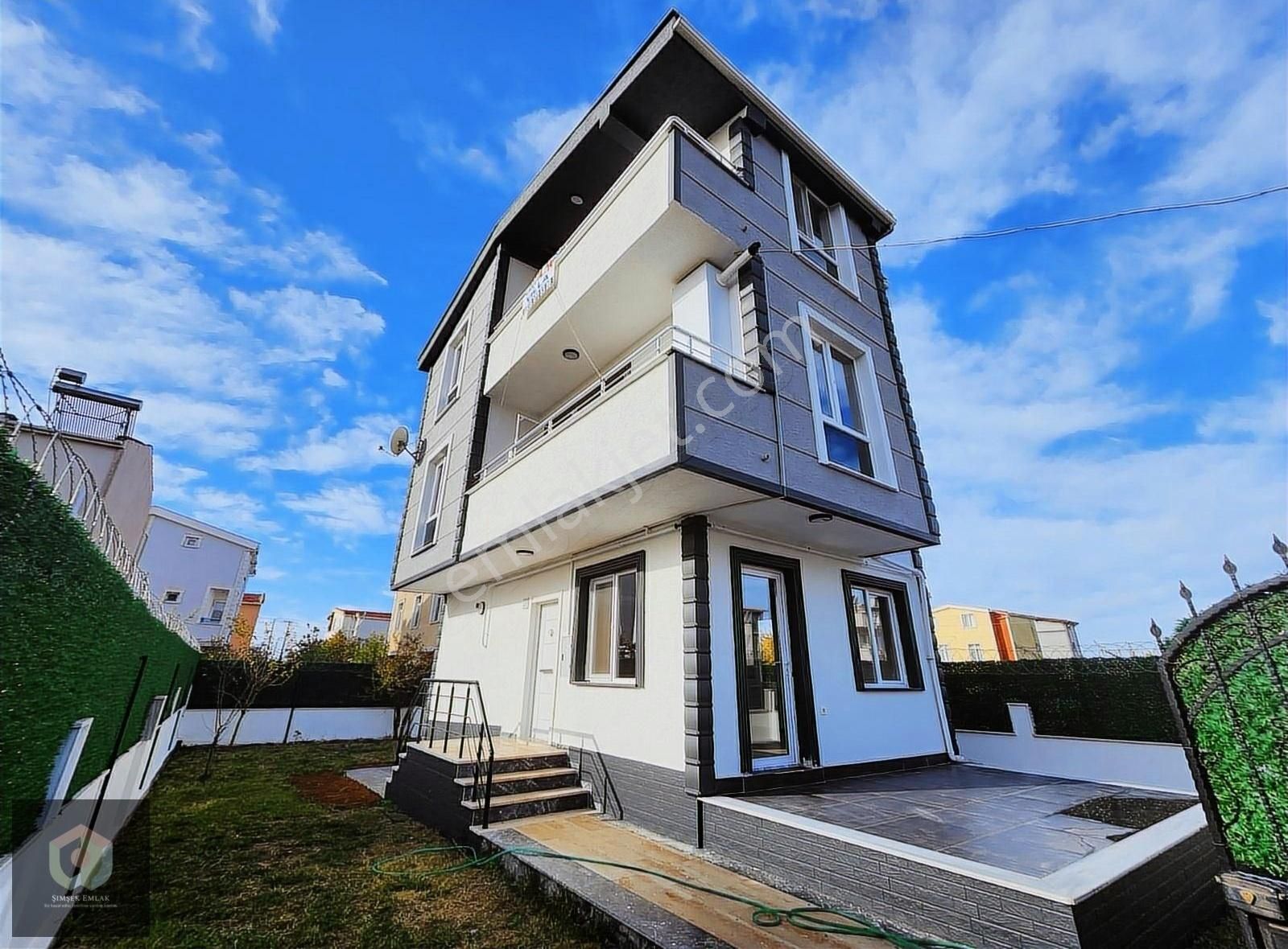 Marmaraereğlisi Yeniçiftlik Satılık Villa Şimşek'ten Yeniçiftlik Satılık Villa 4+1 Doğalgazlı Müstakil