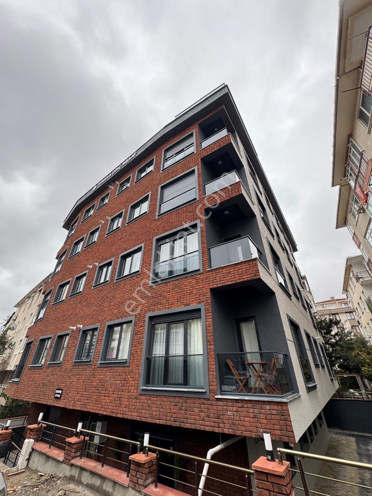 Maltepe Altıntepe Satılık Daire ▃turyap Bostancı▃altıntepe'de Bahçe Teraslı Ön Cephe 55m² 1+1 !