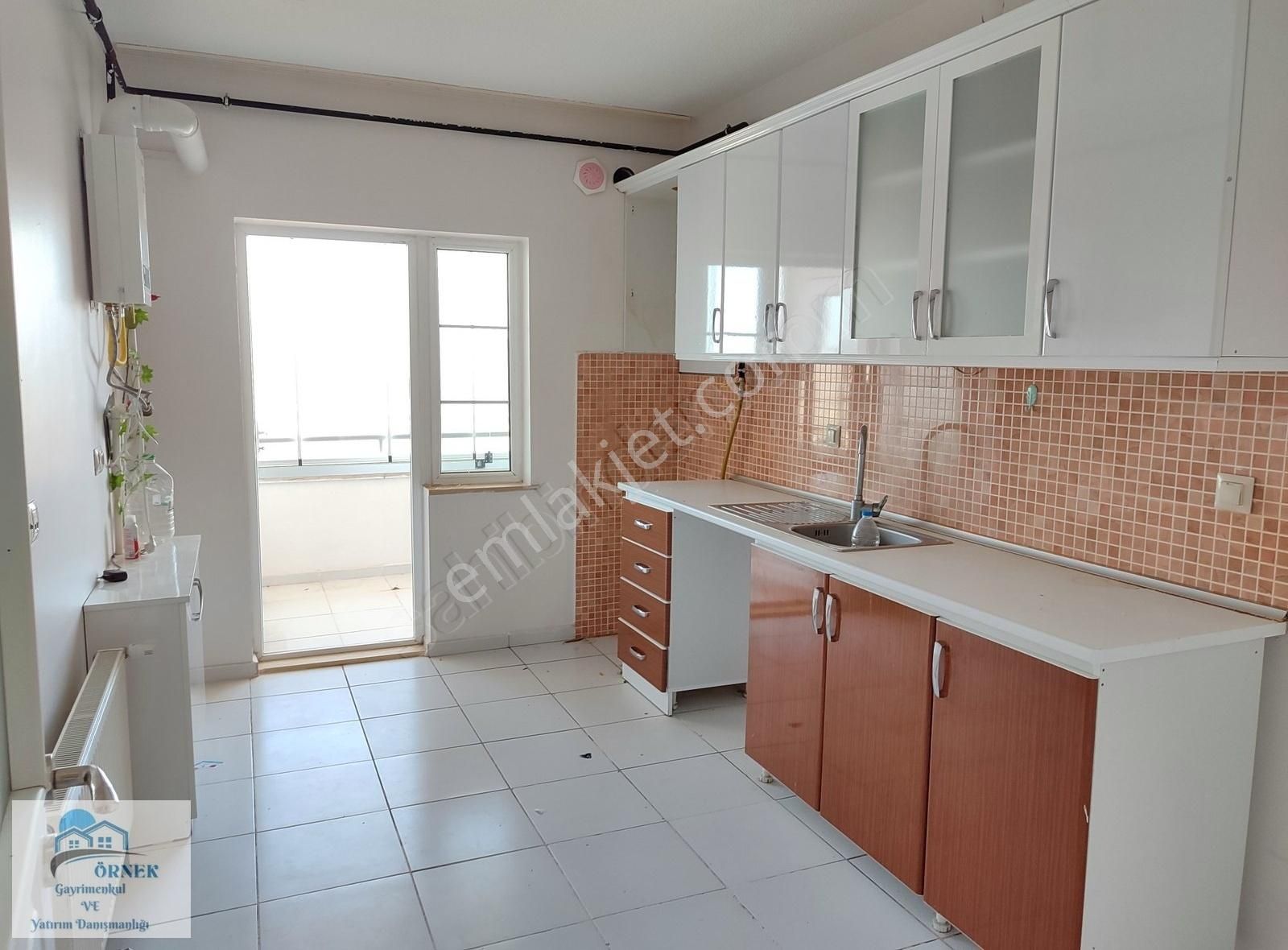 Elazığ Merkez Abdullah Paşa Kiralık Daire Abdullahpaşa Mah.haksen Tokide Ön Cephe Kiralık 3+1 Son Kat