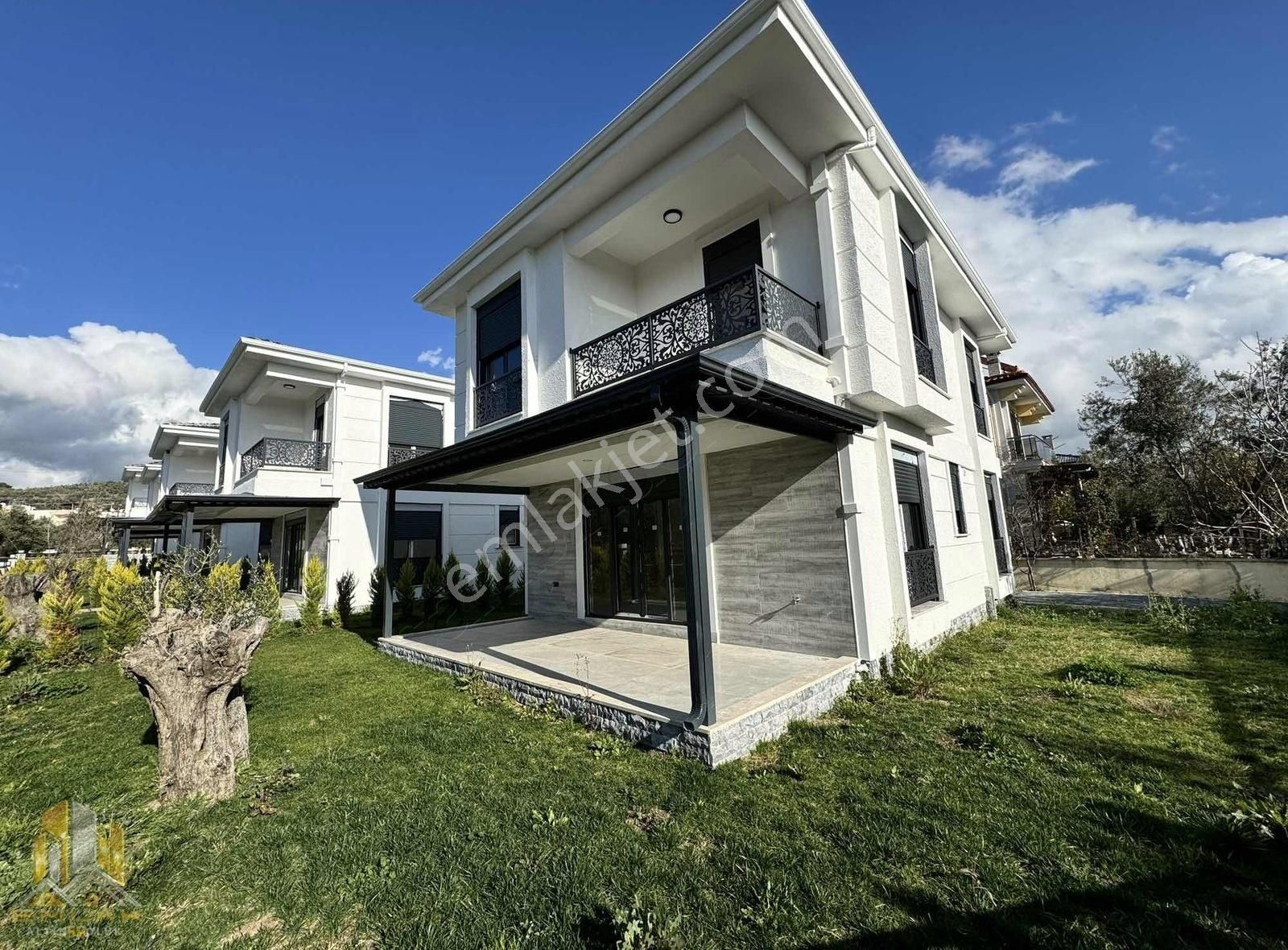 Ayvacık Küçükkuyu Bld. (Mıhlı) Satılık Villa Emlak 58,den Küçükkuyu Mıhlıda 4+1 Lüx Villa Denize Yakın Konum