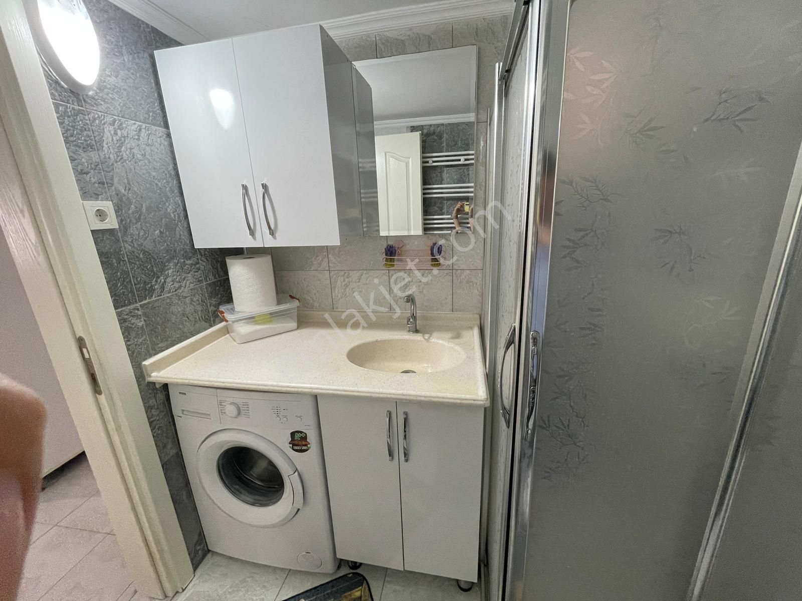 Konak Güzelyalı Satılık Daire 3+1 Full Bakımlı Sahile Metroya Yakın Güzelyalıda Satılık Daire