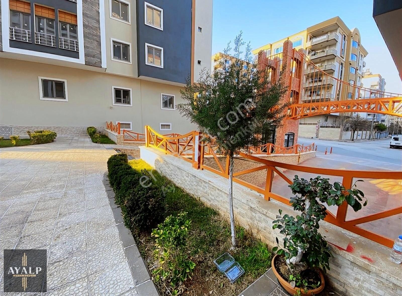 Şehitkamil Emek Satılık Daire Golden Gate'de Satılık 5+1 Emsalsiz Daire