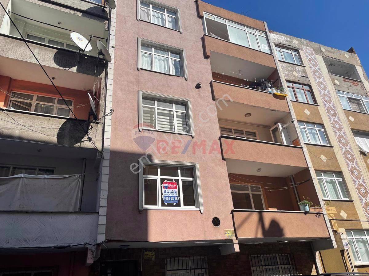 Bağcılar 15 Temmuz Satılık Daire Re/max Selhattin'den 15 Temmuz Mahallesinde 2+1 Daire