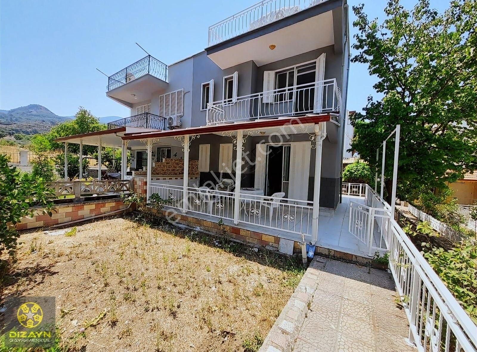 Kuşadası Güzelçamlı Satılık Yazlık Kuşadası Güzelçamlı Da Havuzlu Sitede 4+1 Tripleks