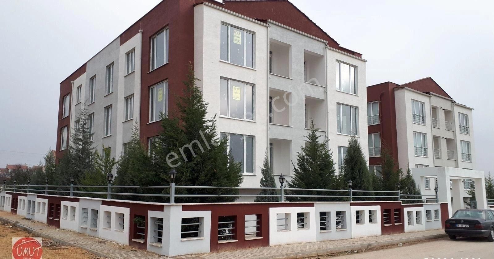 Tepebaşı Çamlıca Satılık Daire Umut Emlaktan Site İçi Her Katta Satılık Daireler-2+1.asansörlü-garajlı