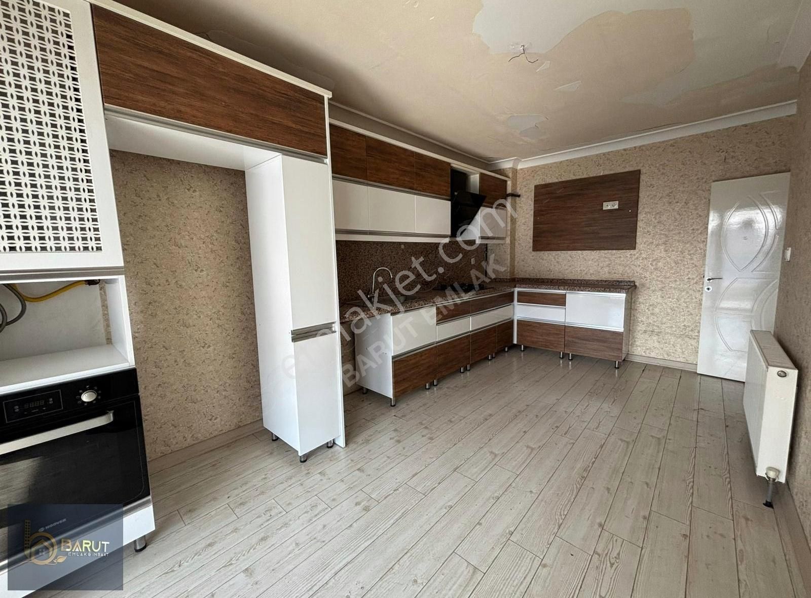 Pursaklar Merkez Satılık Daire Barut Emlak__13.katta G.odalı Süper Lüx 4+1 Site Dairesi