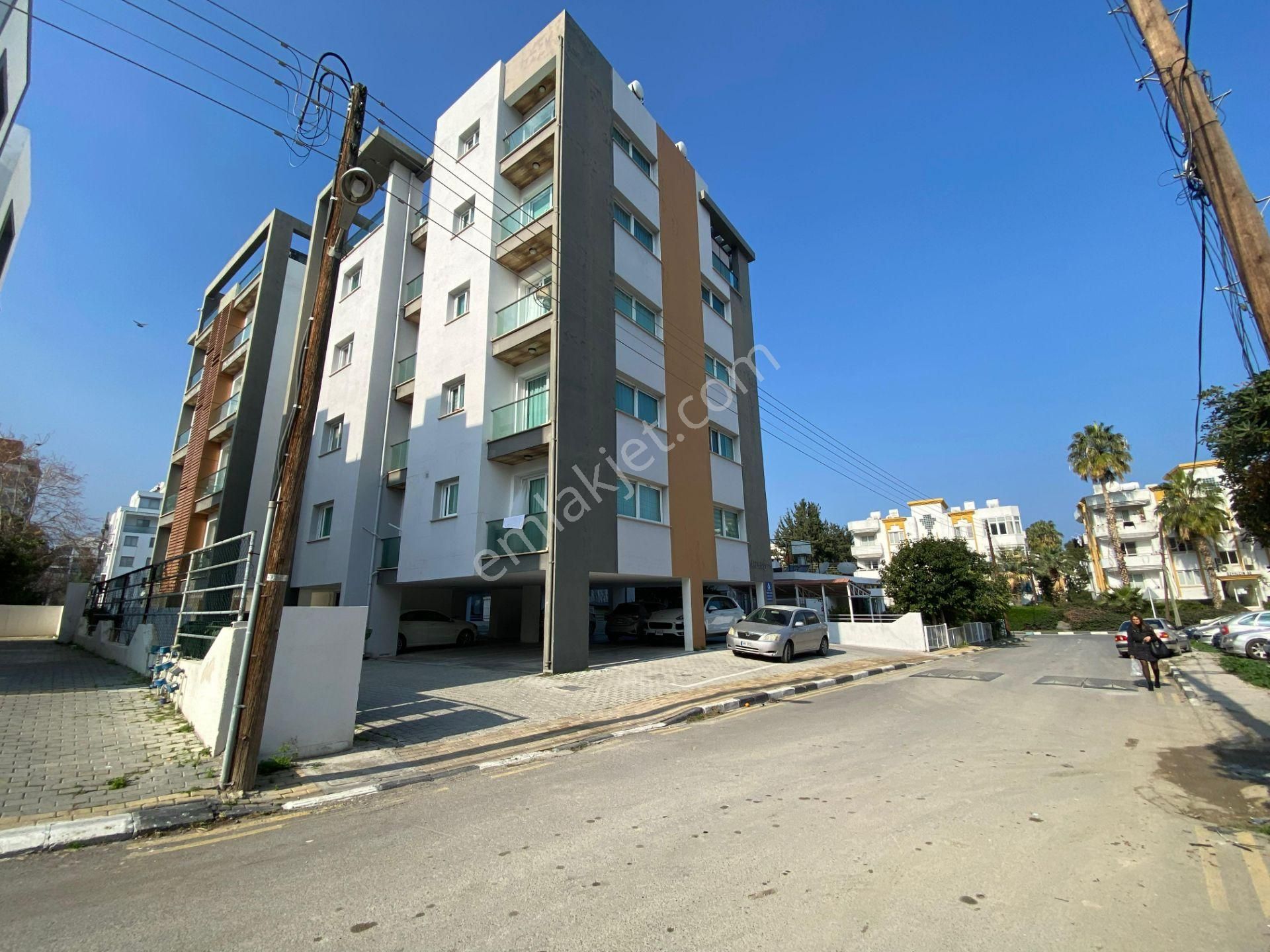 Girne Aşağı Girne Satılık Daire Girne Merkez'de Ticari İzinli, Ofis Kullanımına Uygun Satılık 2+1 Penthouse !!