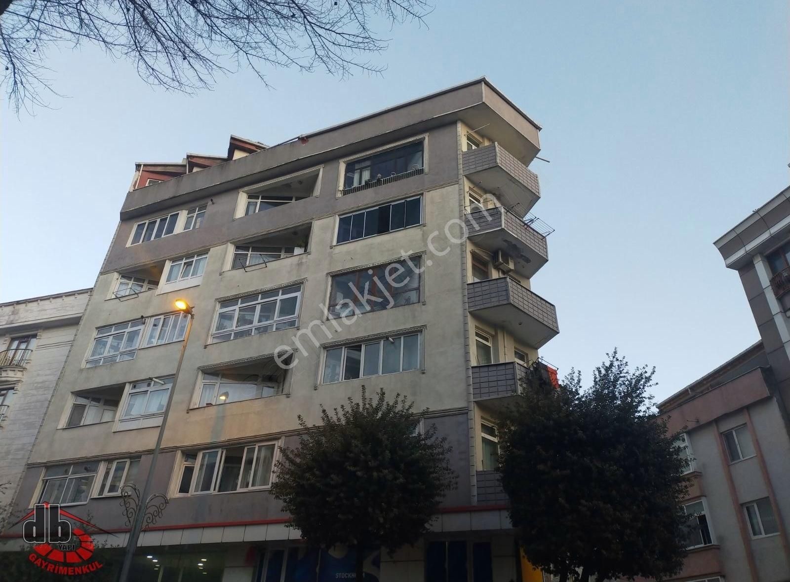 Gaziosmanpaşa Şemsipaşa Satılık Daire Muhteşem Lokasyan Cadde 2+1