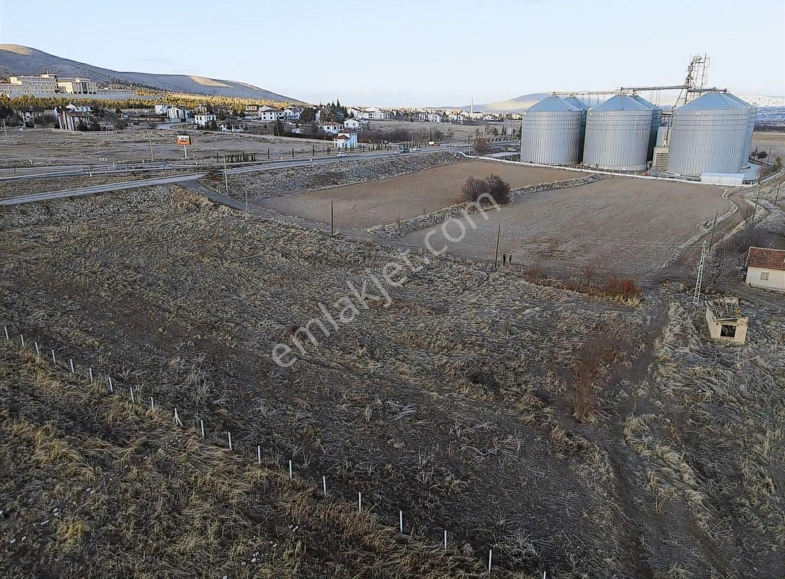 Elazığ Merkez Hankendi Köyü (Özgürler) Satılık Konut İmarlı Hankendi Giriş Kısmında Malatya Caddesine 30 Metre Mesafede