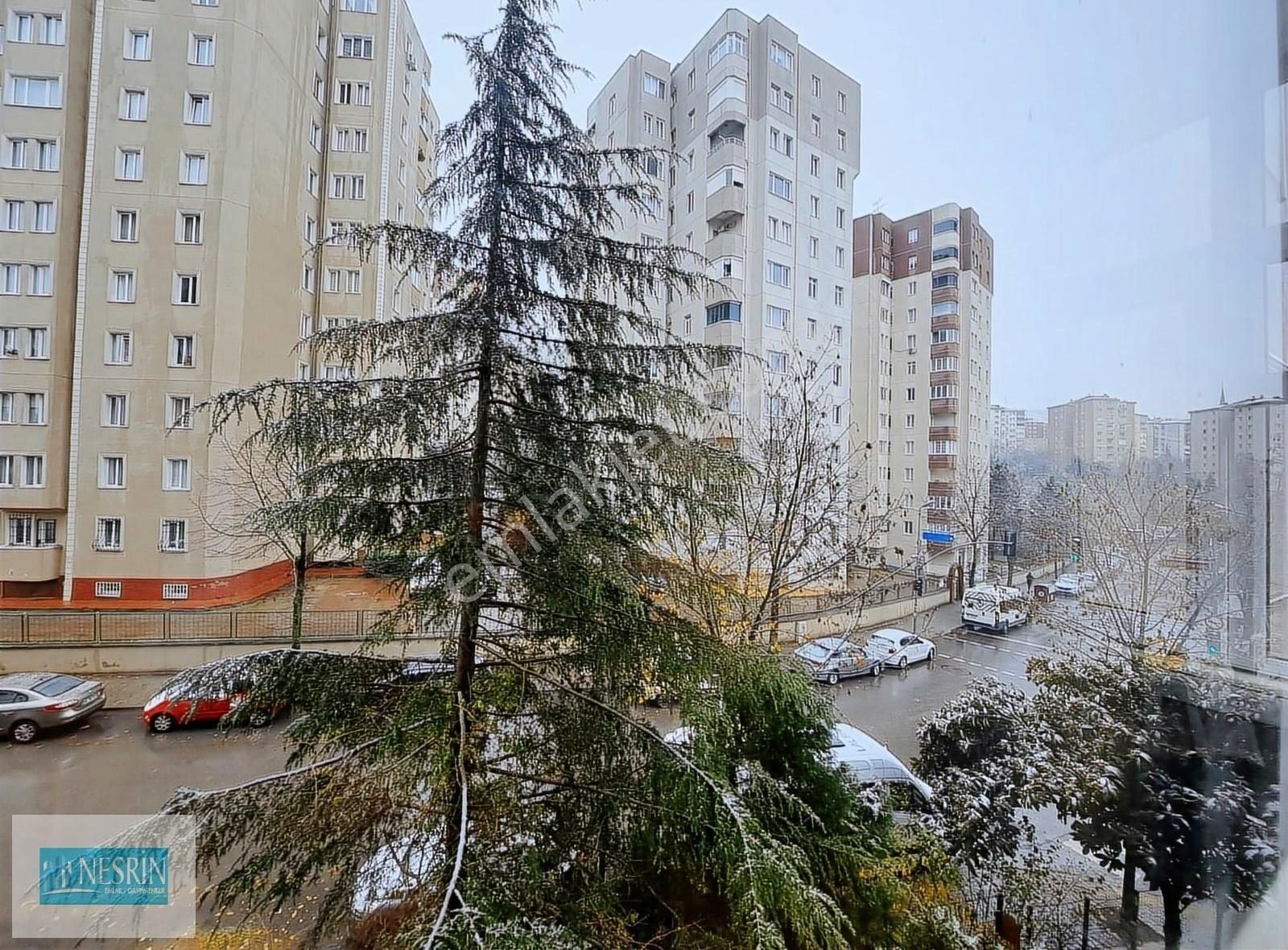 Kartal Uğur Mumcu Satılık Daire Nesrin Emlak'tan Cadde Üzeri Okula Komşu 3. Kat Oturmaya Hazır