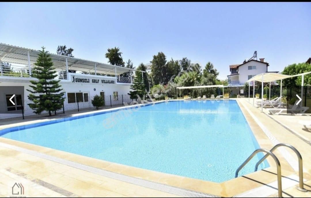 Serik Kadriye Kiralık Villa İktisat Emlakdan Serik Kadriye'de Eşyalı Kiralık Siteiçi 3+1 225m2 Havuzlu Güvenlikli Triplex Villa