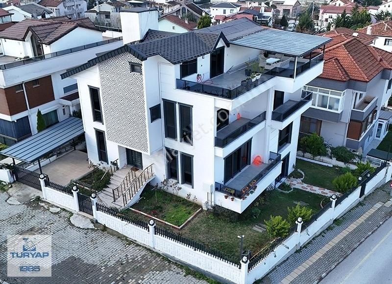 Yalova Merkez Kadıköy Bld. (Özden) Satılık Villa Yalova Özden Mah.de Deniz Manzaralı İçten Asansörlü Lüks Villa