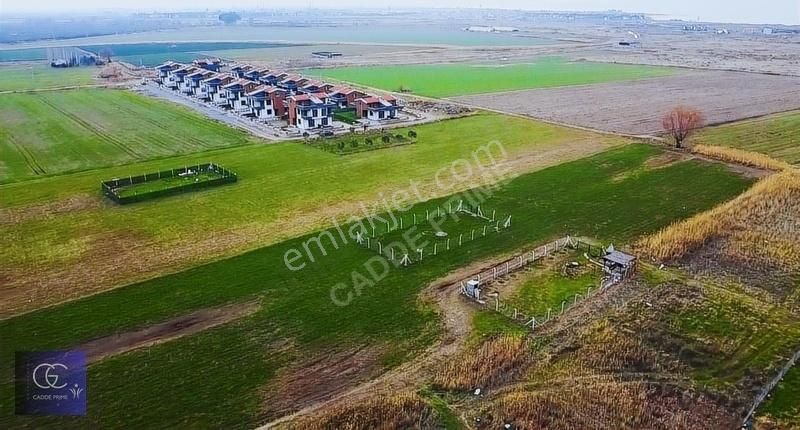 Edremit Çıkrıkçı Satılık Villa İmarlı Cadde'den Denize Yakın Yatırımlık Yol Cepheli 305 M2 Arsa