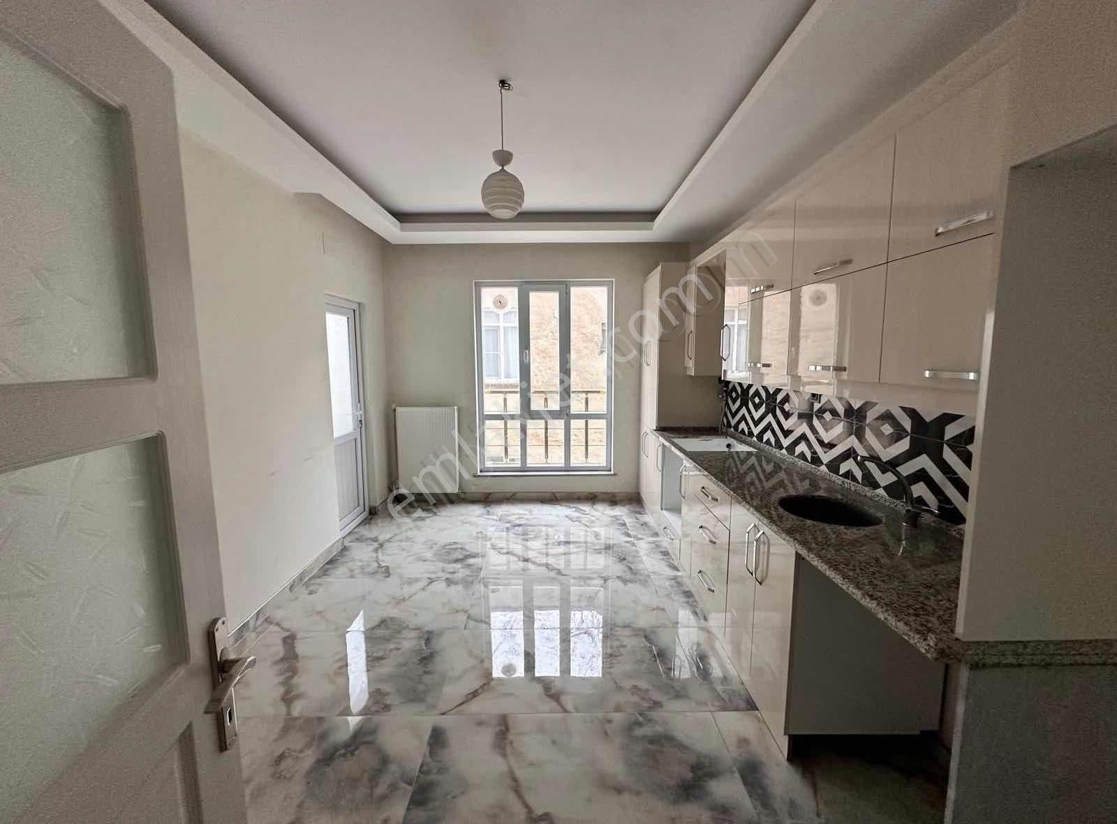 Kilis Merkez Şehit Sakıp Kiralık Daire Çözüm Gayrimenkul 3+1 Doğalgaz Ve Asansörlü