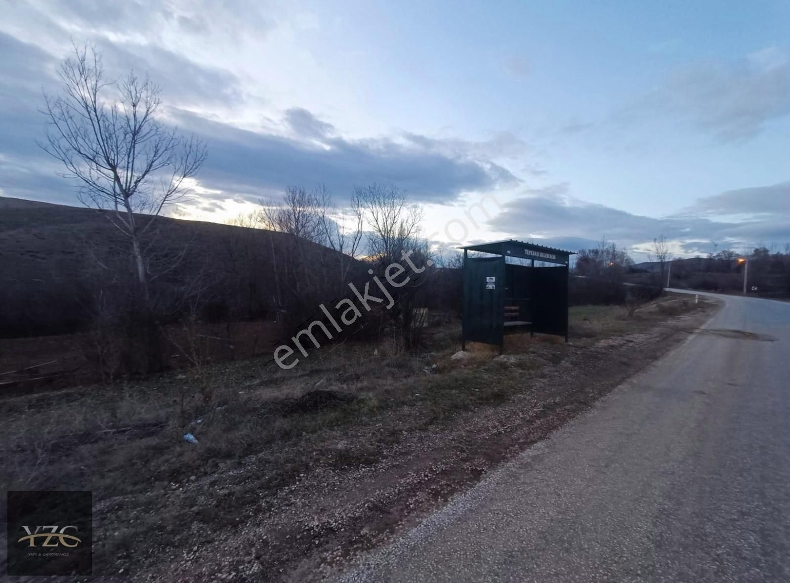 Tepebaşı Uludere Satılık Tarla Yzg Den Uludere Mh.komple Yola Cepheli Satılık Tek Tapu Tarla