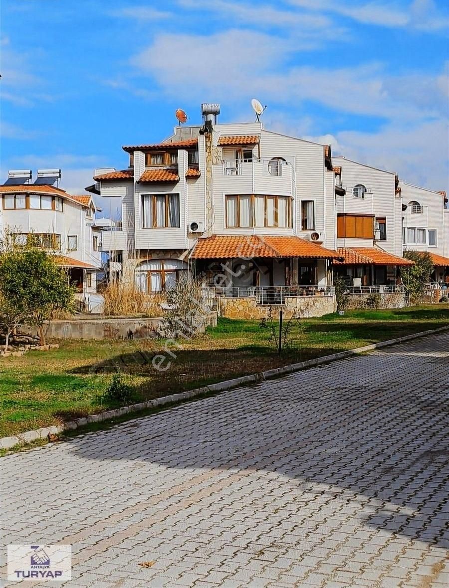 Kumluca Mavikent Satılık Villa Mavikent'te Satılık Tripleks Villa