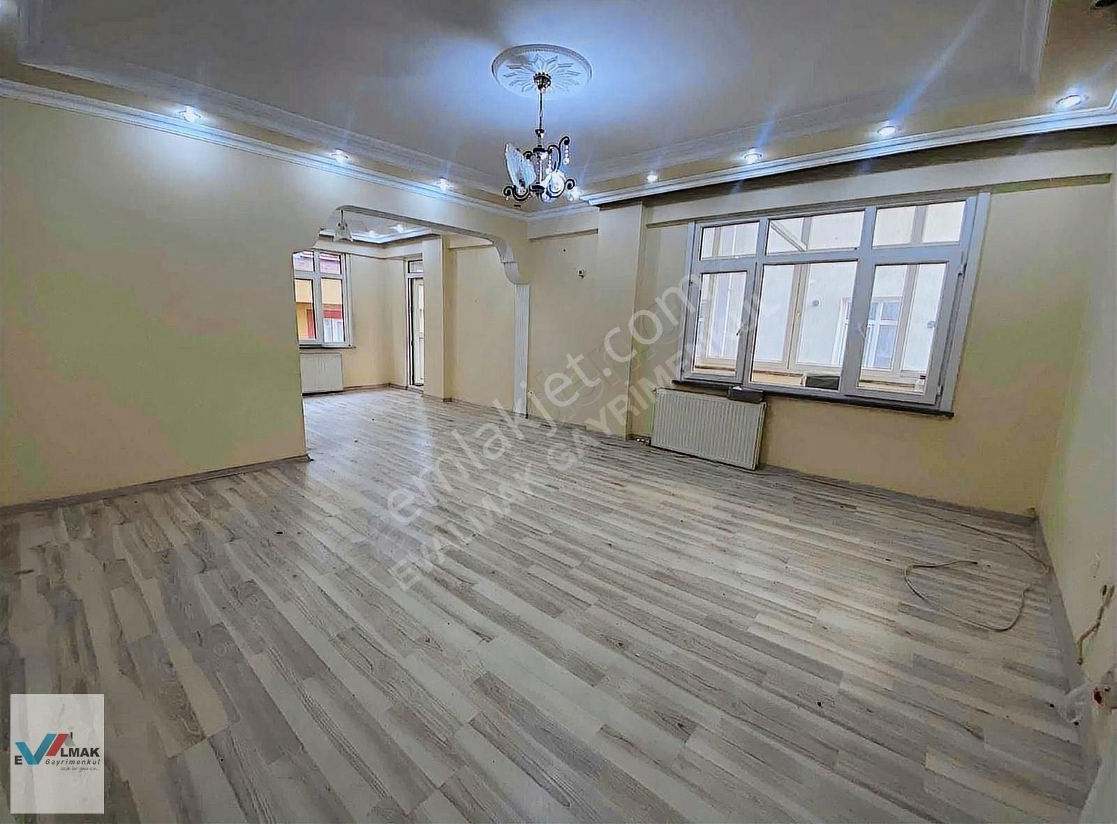 Küçükçekmece İnönü Kiralık Daire Evalmak'ta İnönü Mah. Arakat 2+1 / 120 M2 Kiralık Daire