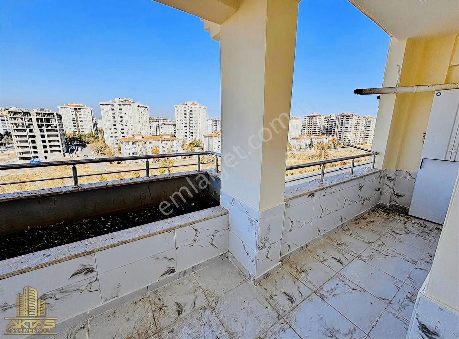 Şahinbey Abdülhamit Han Kiralık Daire Kırlangıç Sitesi Kat Bahçeli Amerikan Mutfak 2+1 Kiralık Daire