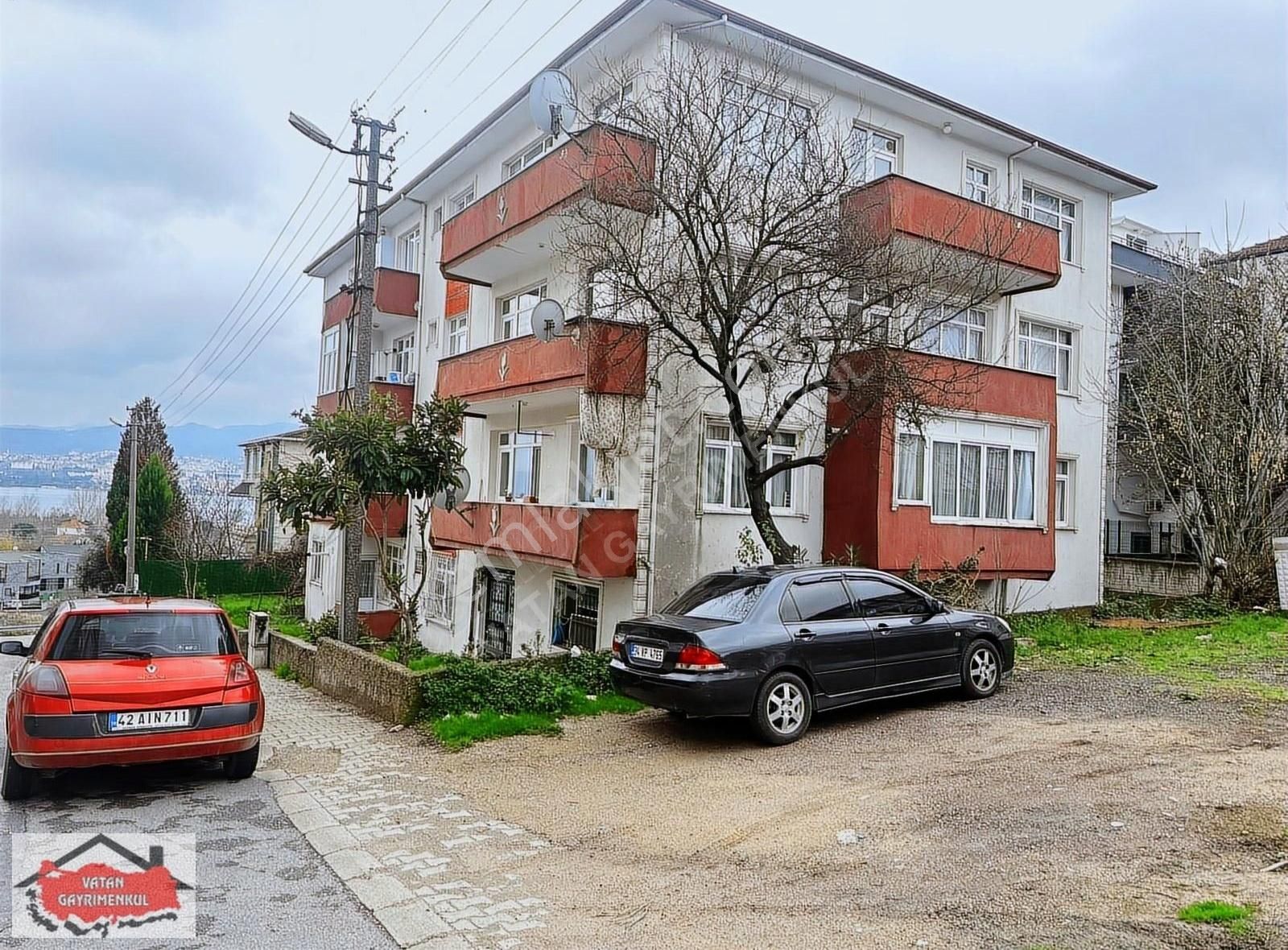 Körfez Fatih Satılık Daire 95 Evler Sahil'de Deniz Manzaralı Satılık 2+1 Düz Daire