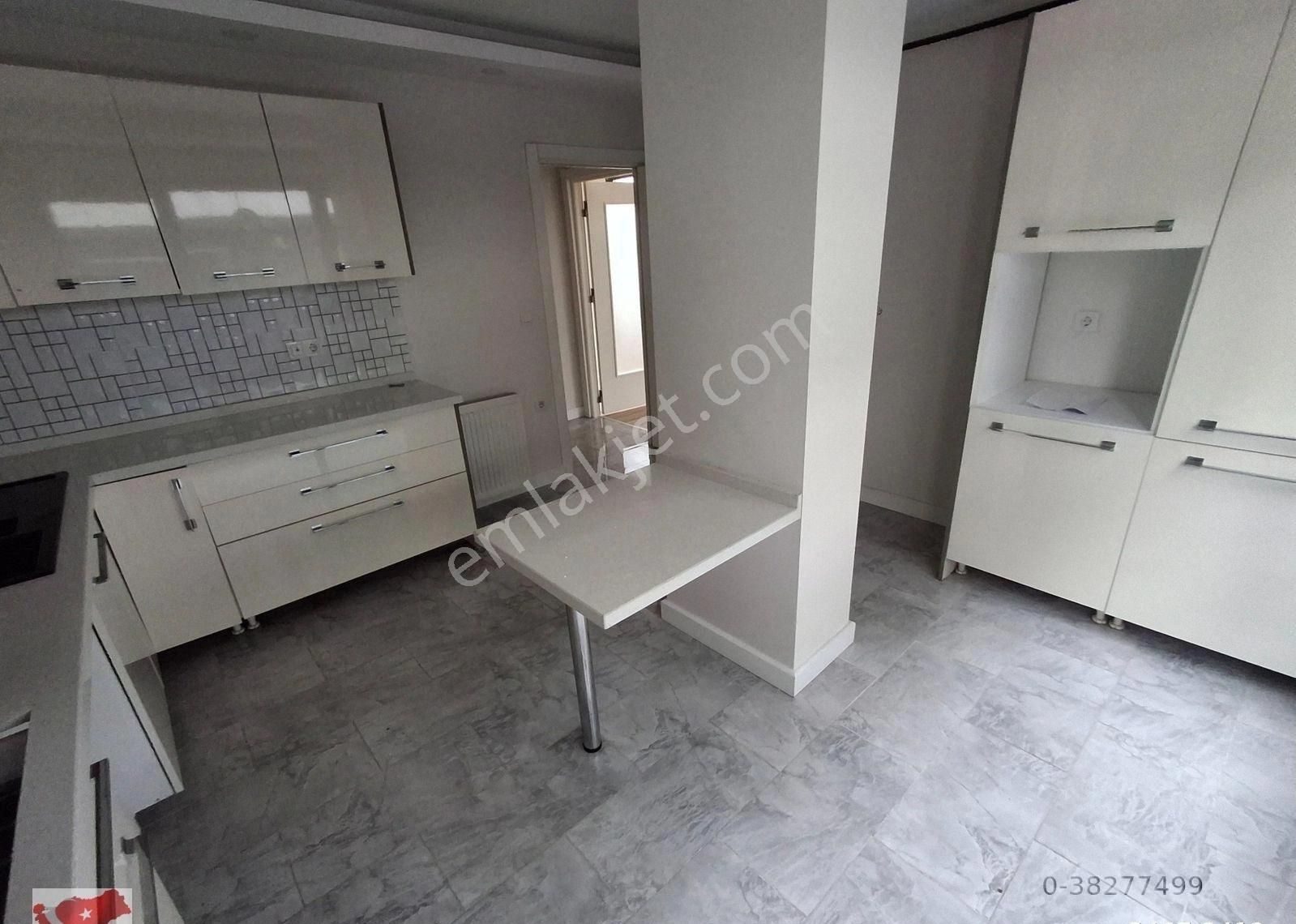 Bakırköy Zuhuratbaba Kiralık Daire Mukadder Selimden B.köy.gencler Caddede 5 Yıllık 3.kat 170m2.kiralık 4+1 Daire