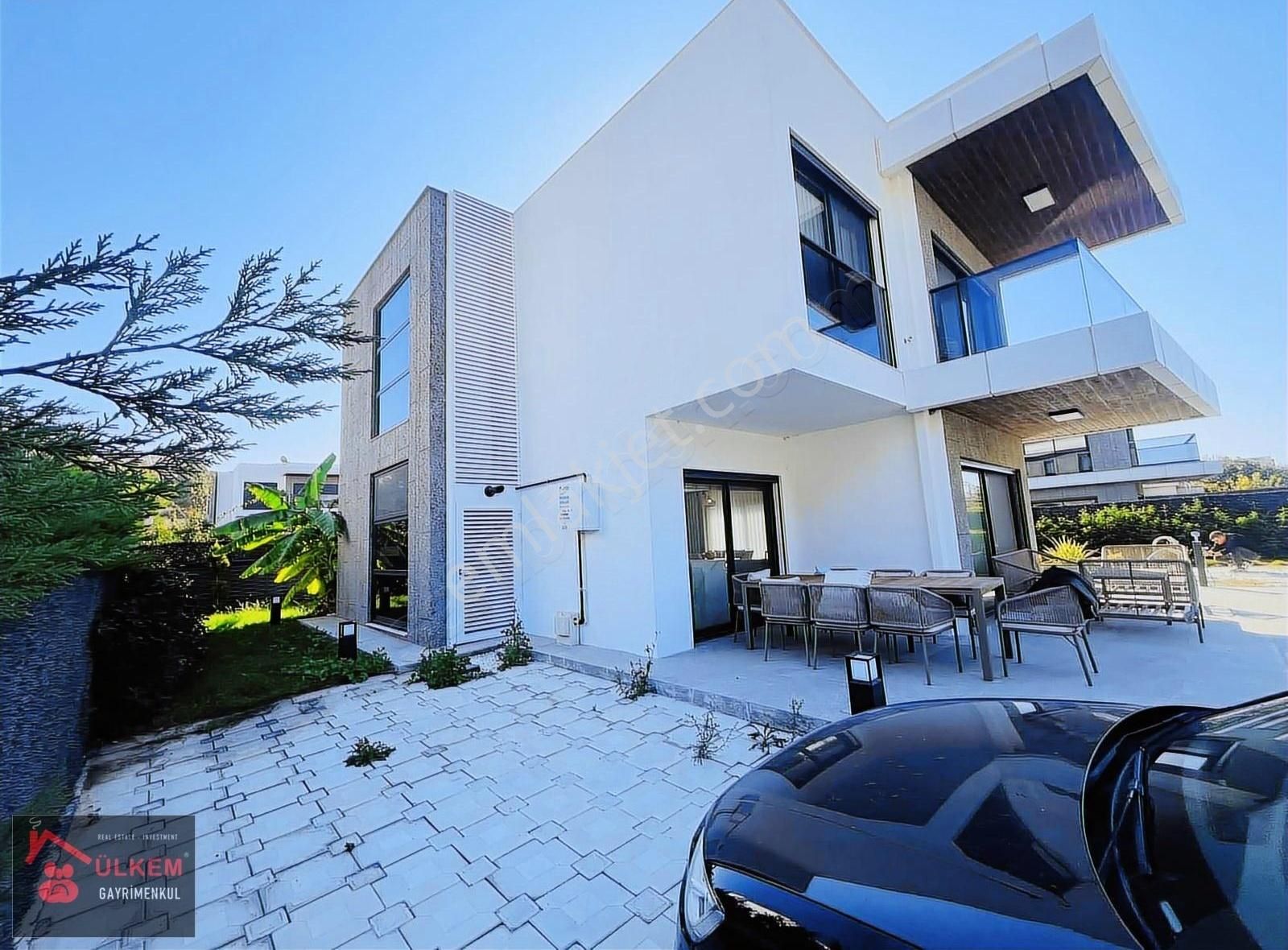 Kuşadası Yavansu Satılık Villa Avm Bölgesi Geniş Bahçeli Özel Havuzlu 4+1 Akıllı Lüks Villa