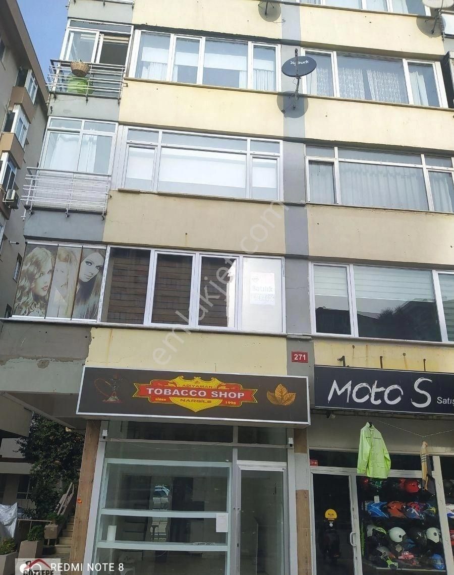 Kadıköy Merdivenköy Kiralık Dükkan & Mağaza Göztepe Minibüs Cadesinde 25+10+25m2 Wc'li-mutfaklı Dükkan