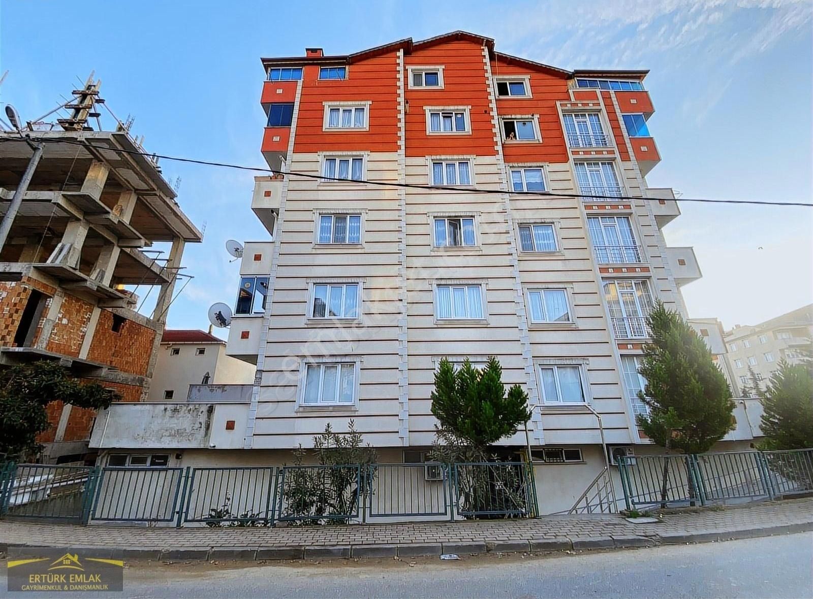 Çayırova Özgürlük Satılık Daire Ertürk Emlak'tan Parkova Karşısında 3+1 120 M2 Asansörlü Ara Kat