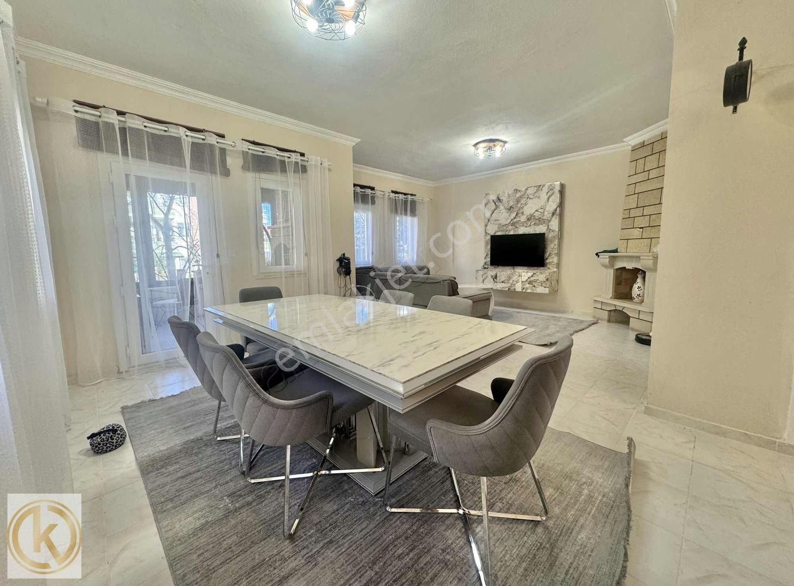 Karasu'da Denize 650 M. Hastane Civarı 3+1 180 M2 Bahçeli Villa - Görsel 4