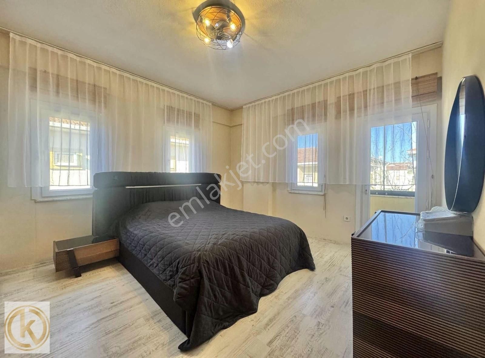 Karasu'da Denize 650 M. Hastane Civarı 3+1 180 M2 Bahçeli Villa - Görsel 3