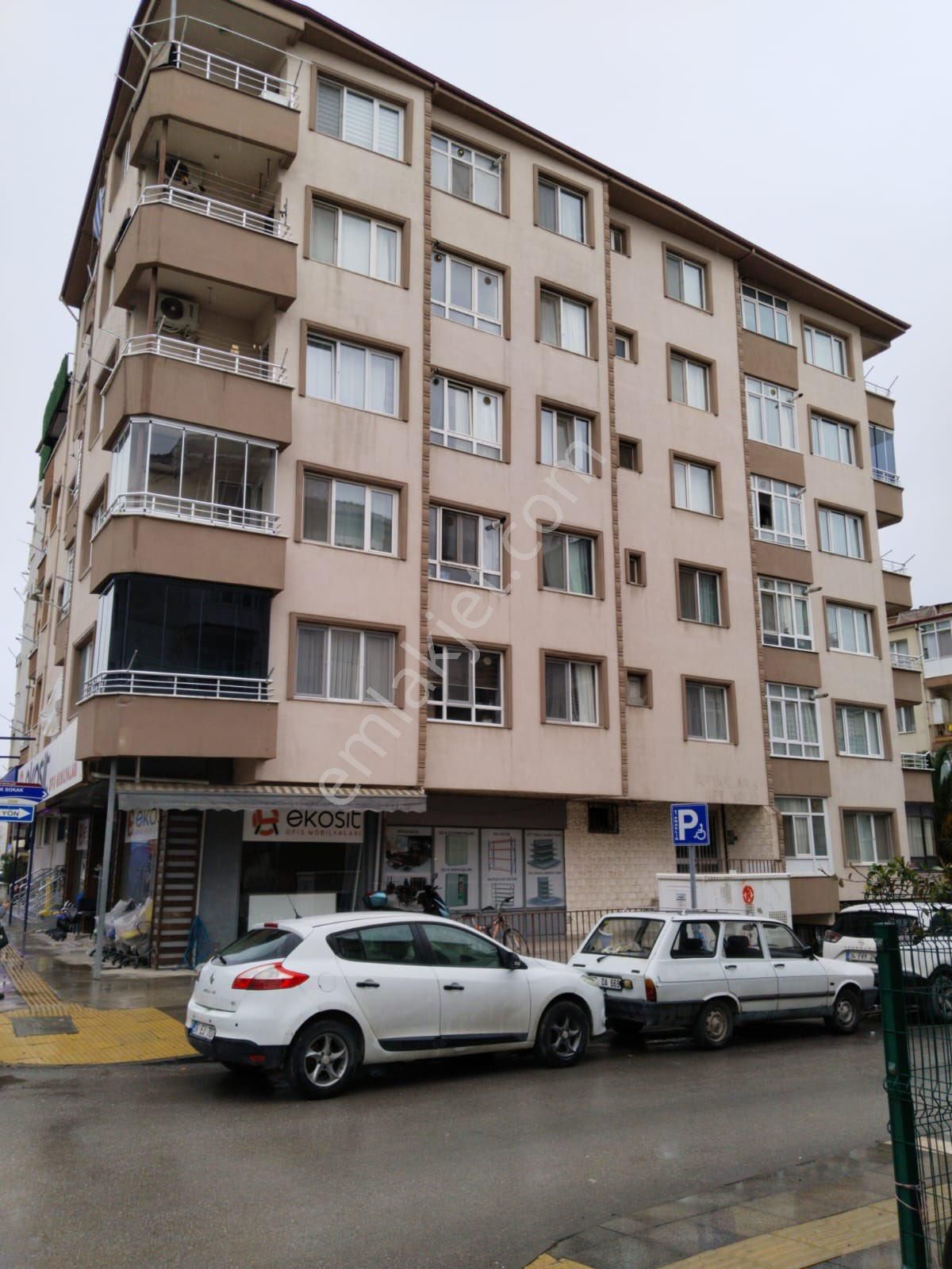 Yalova Merkez Fevzi Çakmak Satılık Daire Yalova Merkez'de Cadde Üzeri Eşyalı 2+1 Satılık Daire