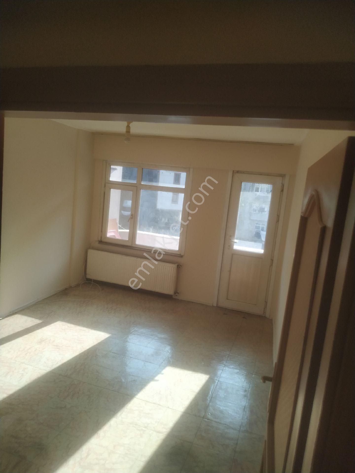 Kağıthane Telsizler Kiralık Daire Cadde Üzeri Ulaşım Sorunu Olmayan 2+1