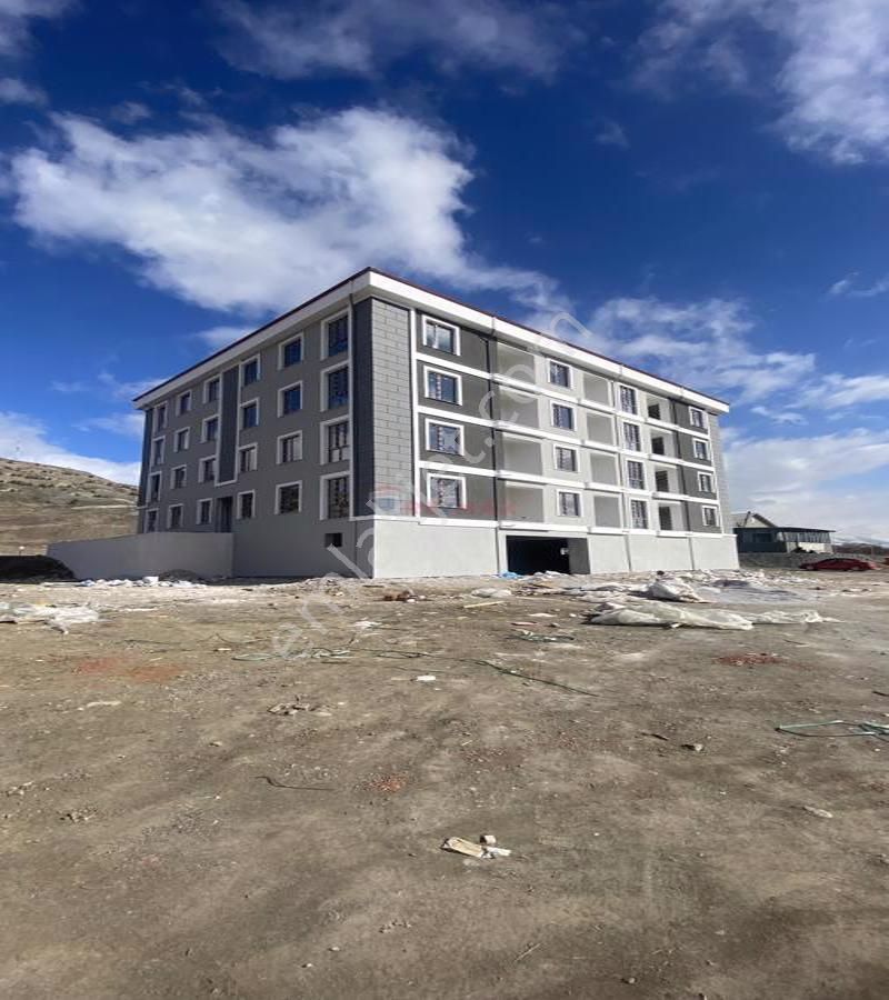 Erzincan Merkez Başbağlar Satılık Daire Remax Dem/den Başbağlar Mahallesinde 2+1 Daire