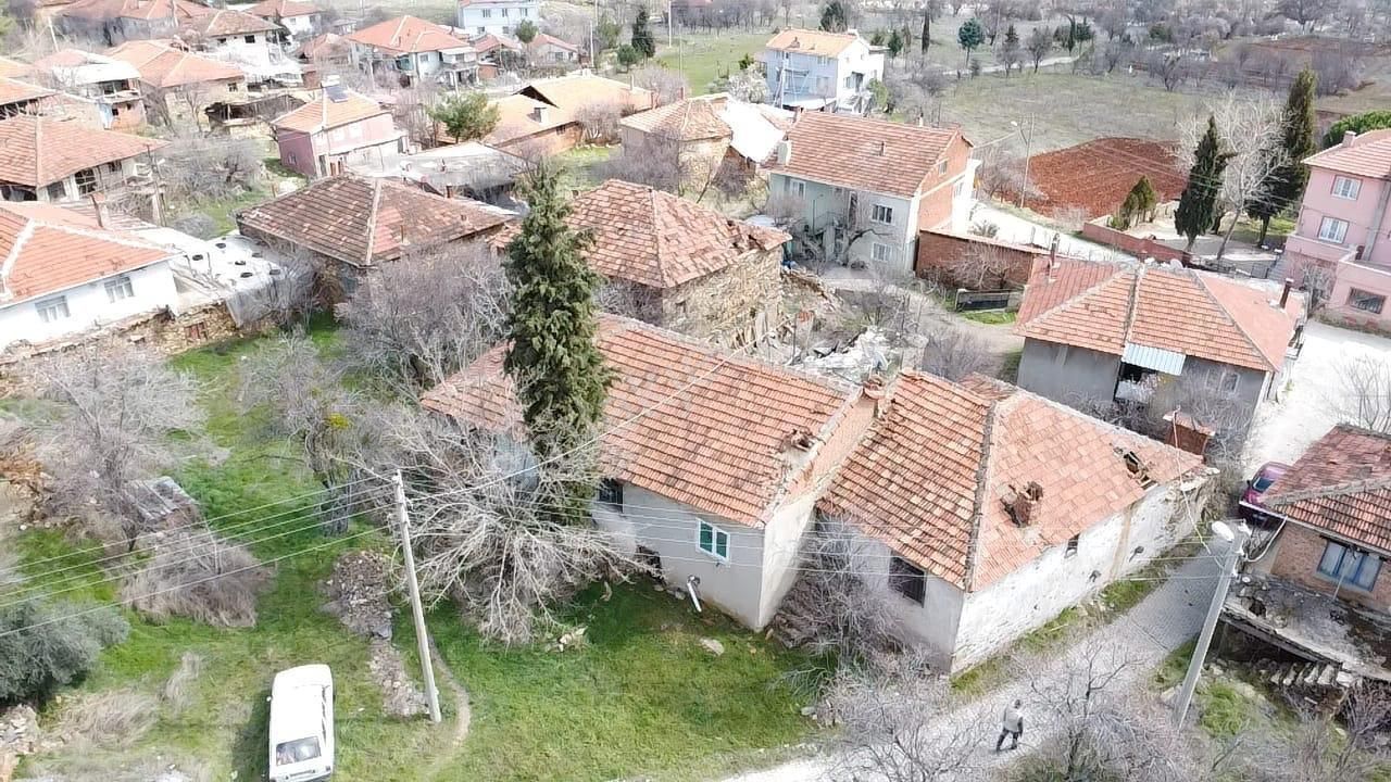 Yerli Gayrimenkul'den Uşak-karahallı Külköy De Taş Ev - Görsel 8