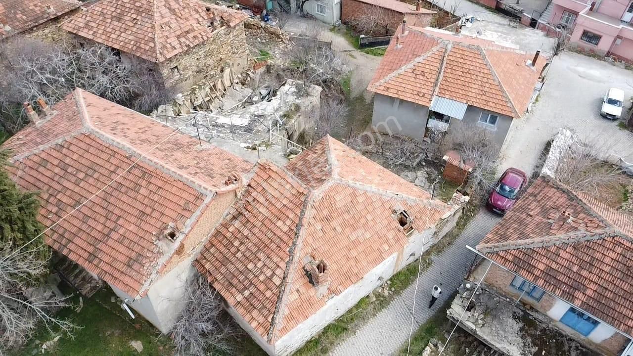 Uşak Karahallı Satılık Köy Evi Yerli Gayrimenkul'den Uşak-karahallı Külköy De Taş Ev