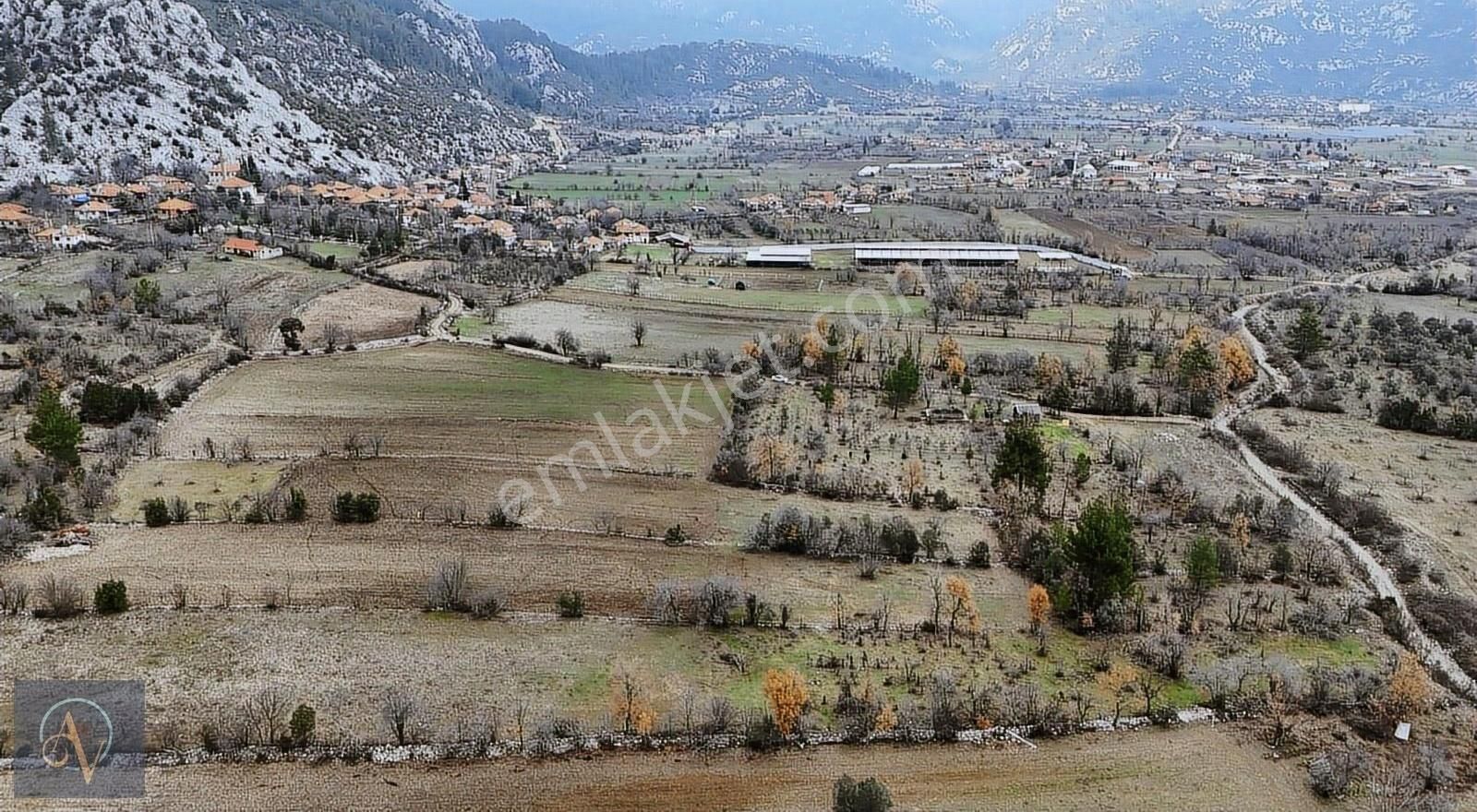 Bucak Kayı Köyü Satılık Bağ & Bahçe Köy Merkezinde Yola Cephe 2 Adet Bahçe&tarla 4800m2/2683m2