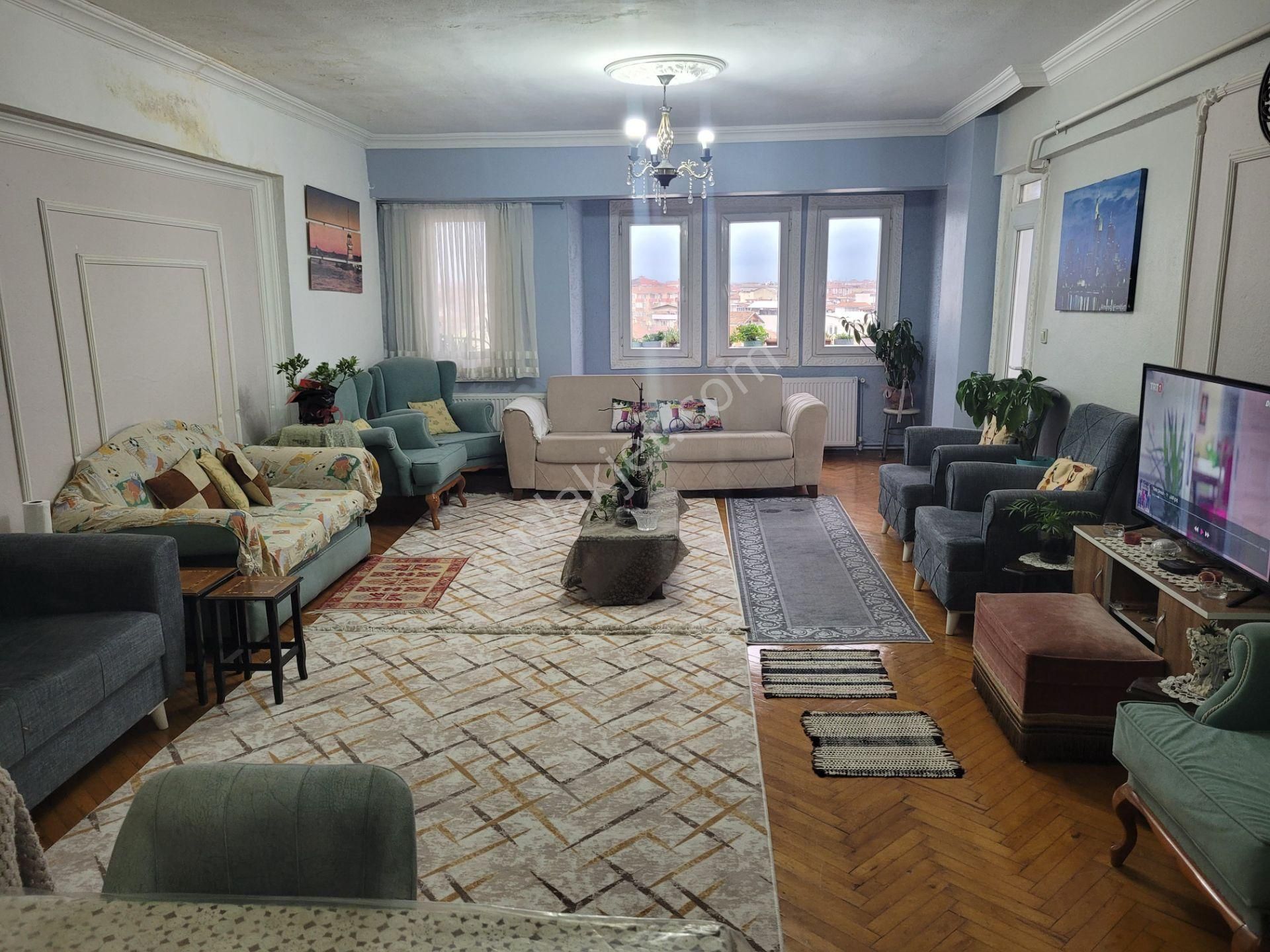 Adapazarı Papuççular Satılık Daire Adapazarı Yenicami Yakını 145m² 3+1 Satılık Daire...