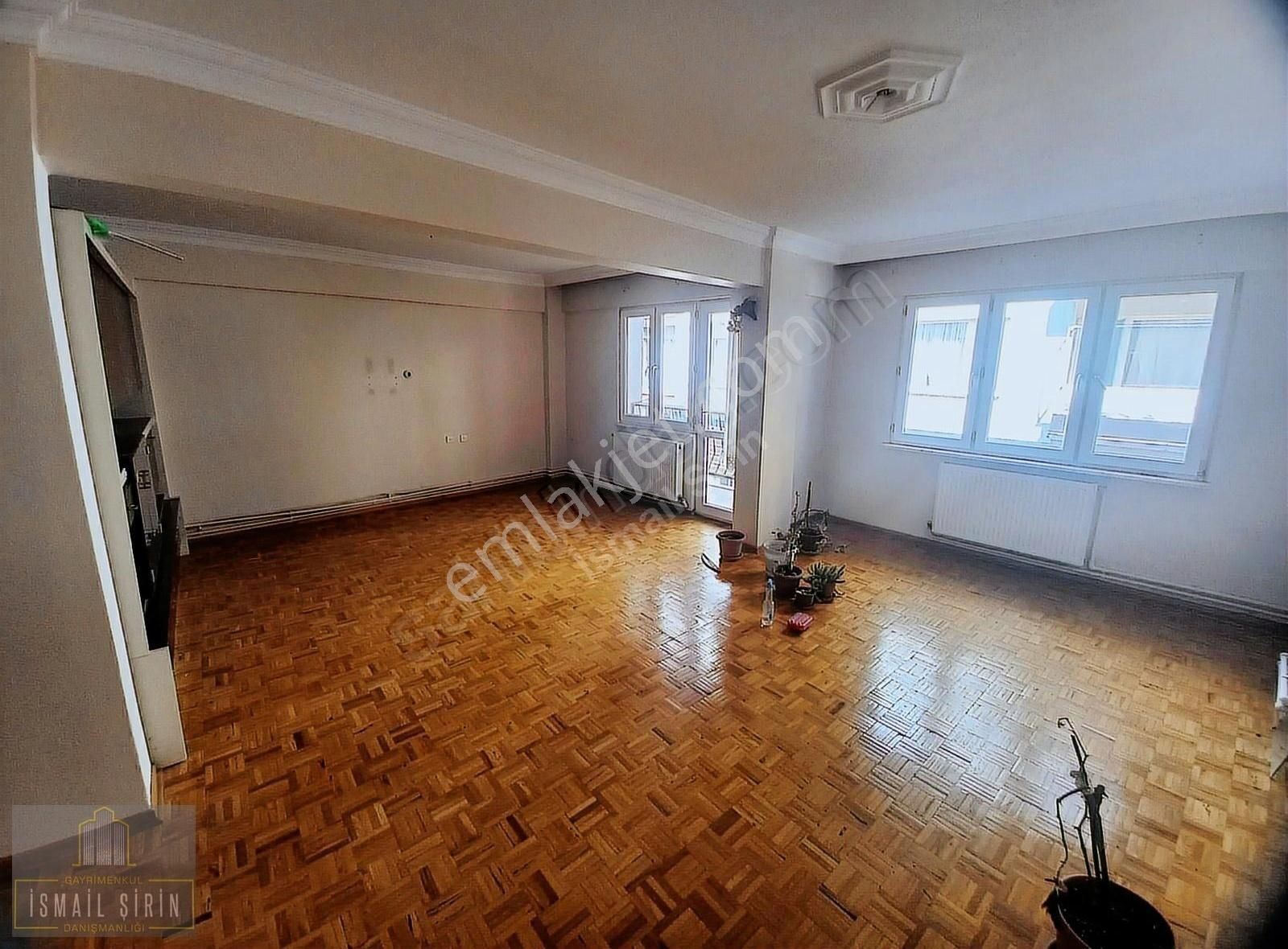 Gemlik Balıkpazarı Satılık Daire Balıkpazarında Geniş Bakımlı Çift Cephe Ara Kat 120m2 Daire