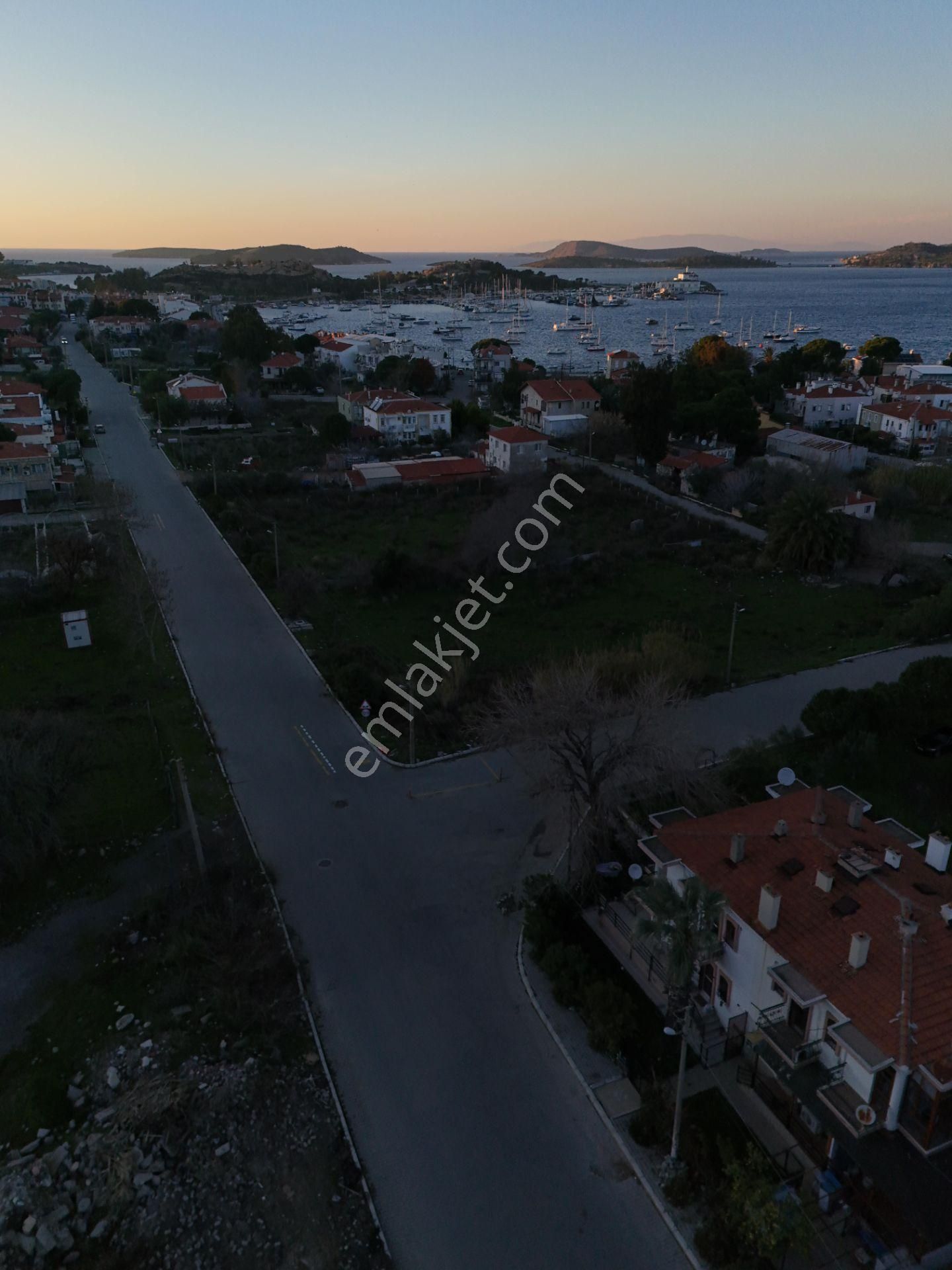 İzmir Foça Satılık Sit Alanı Eski Foça Atatürk Mah. Denize 200 Metre Mesafede Zeytinlik