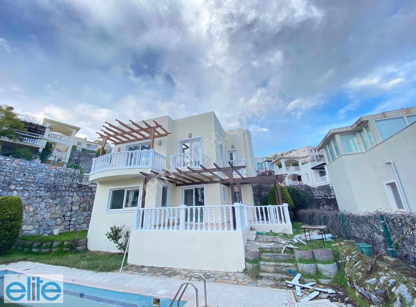 Milas Boğaziçi Satılık Villa Muğla Bodrum Milas Arası Boğaziçi Adabükü'de Kupon Villa