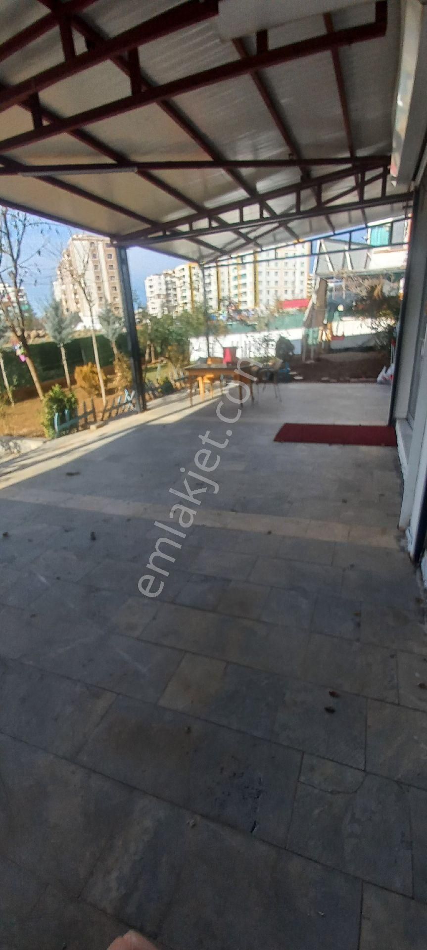 Bağlar Bağcılar Kiralık Dükkan & Mağaza 240 Metrekare Bahçeli İş Yeri