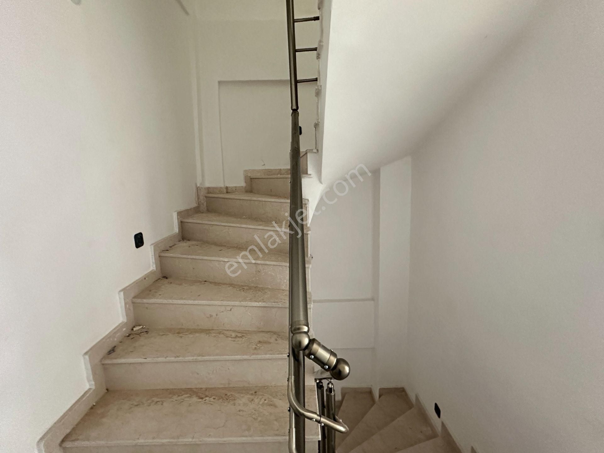 Dikili'de Satılık 4+1 Modern Villa - Görsel 21